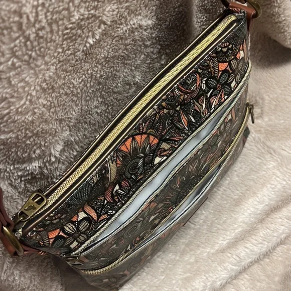 SAKROOTS Artist Circle City Crossbody - Picture 8 of 17